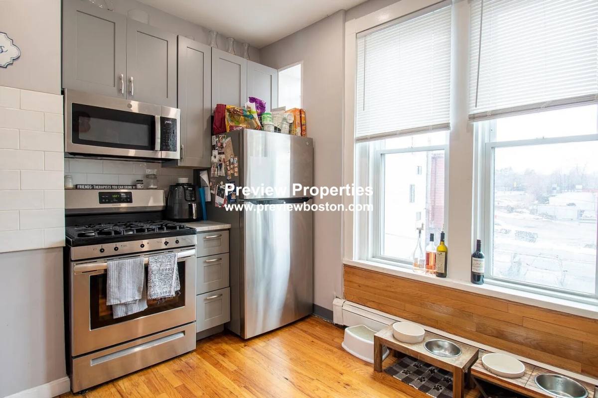 Apartment for rent at 117 Elm St #2, West Newton, MA 02465