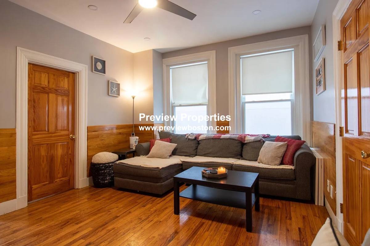 Apartment for rent at 117 Elm St #2, West Newton, MA 02465