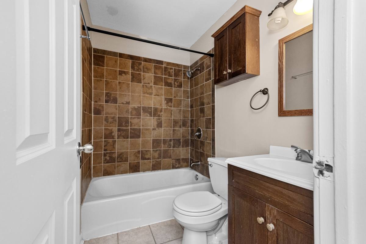 Apartment for rent at 3825 N Pine Grove Ave #201, Chicago, IL 60613