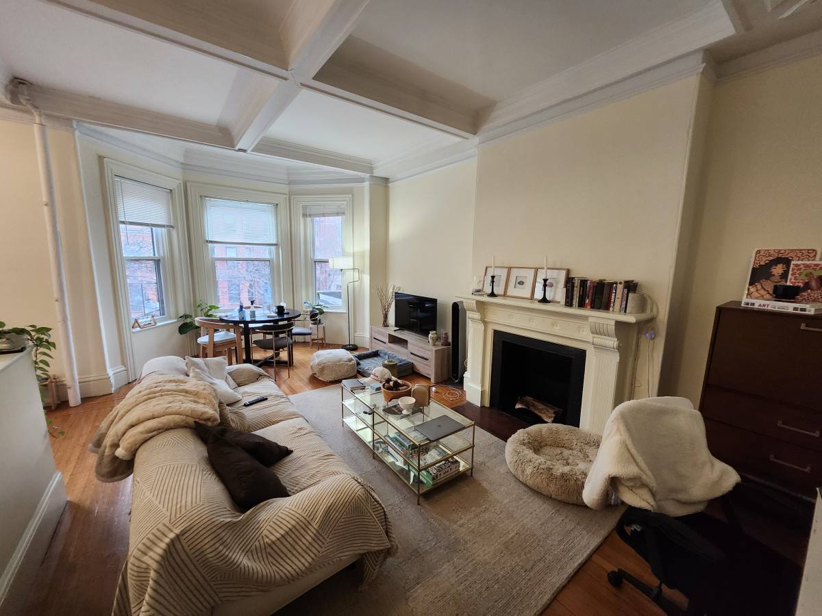 Apartment for rent at 227 Newbury St #2F, Boston, MA 02116