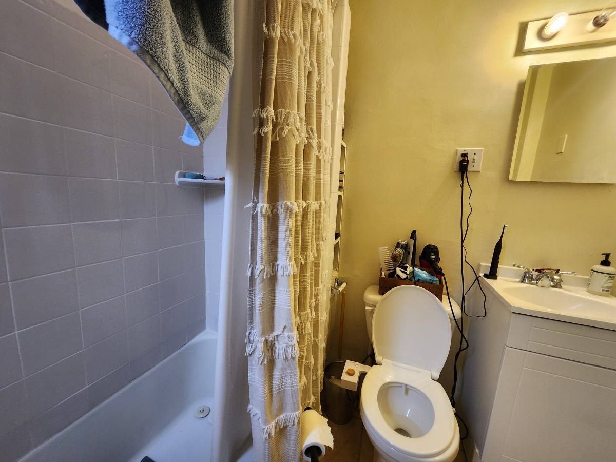 Apartment for rent at 227 Newbury St #2F, Boston, MA 02116