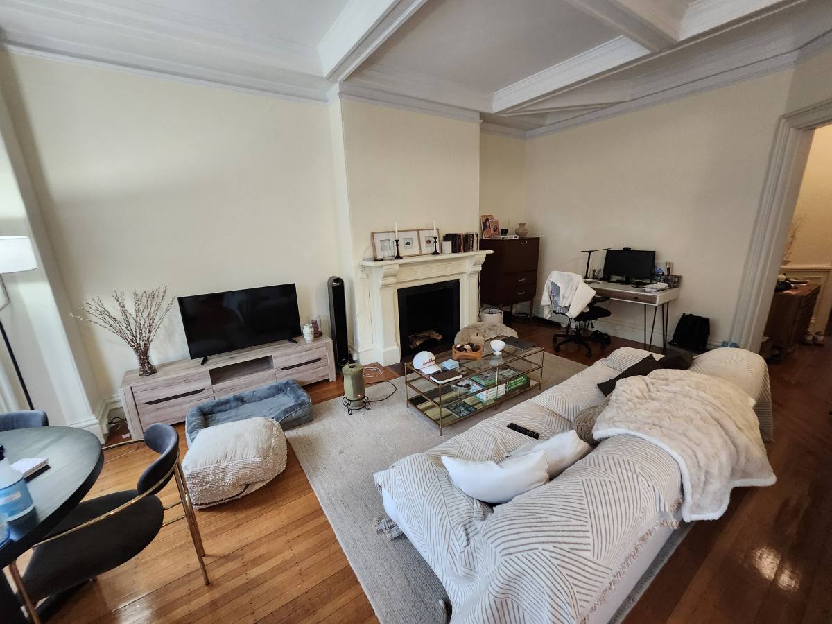 Apartment for rent at 227 Newbury St #2F, Boston, MA 02116
