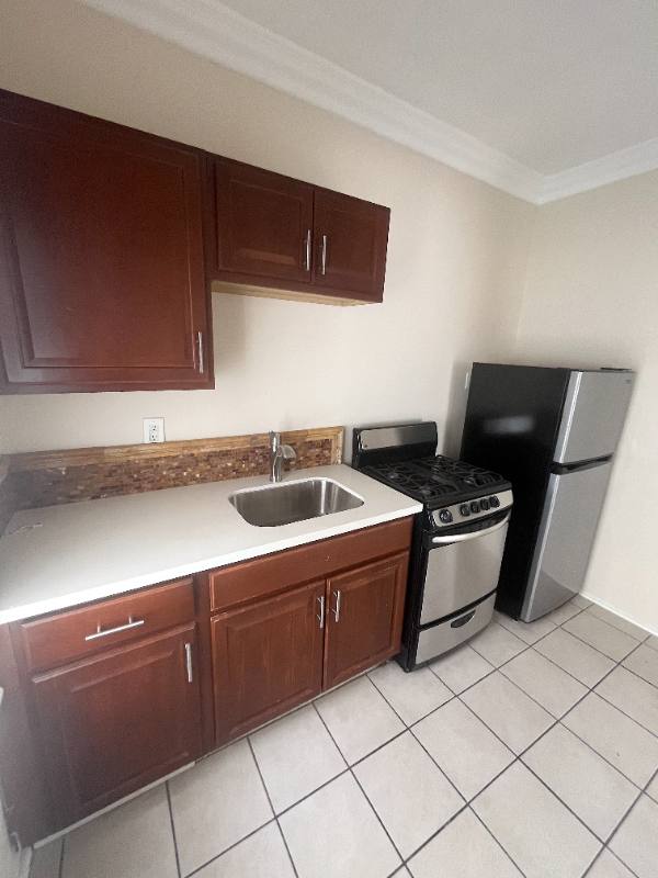 Apartment for rent at 744 Pine Ave #11, Long Beach, CA 90813
