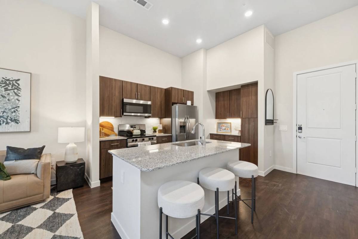 Apartment for rent at 2290 Forum Dr #2215, Grand Prairie, TX 75052