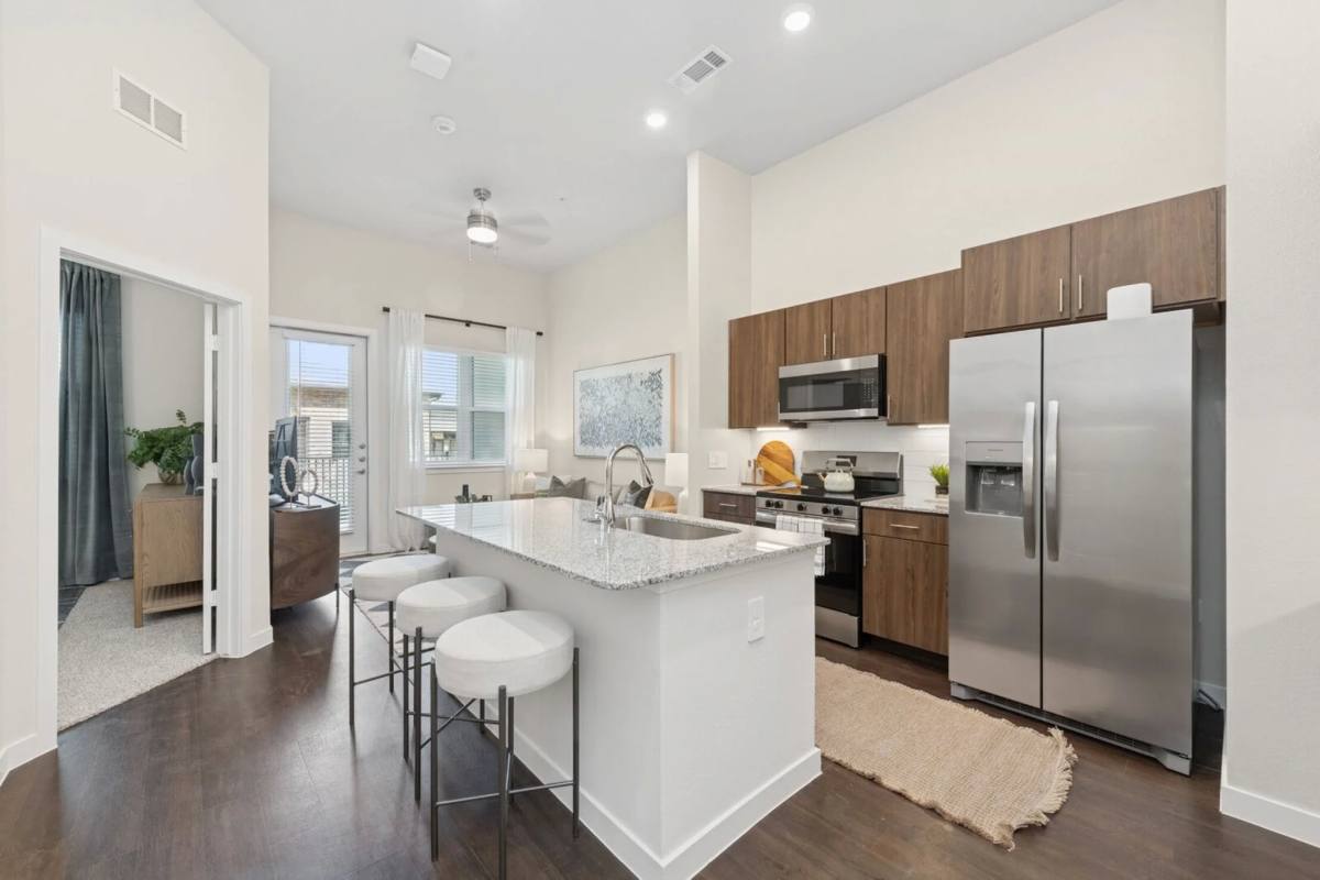 Apartment for rent at 2290 Forum Dr #2215, Grand Prairie, TX 75052