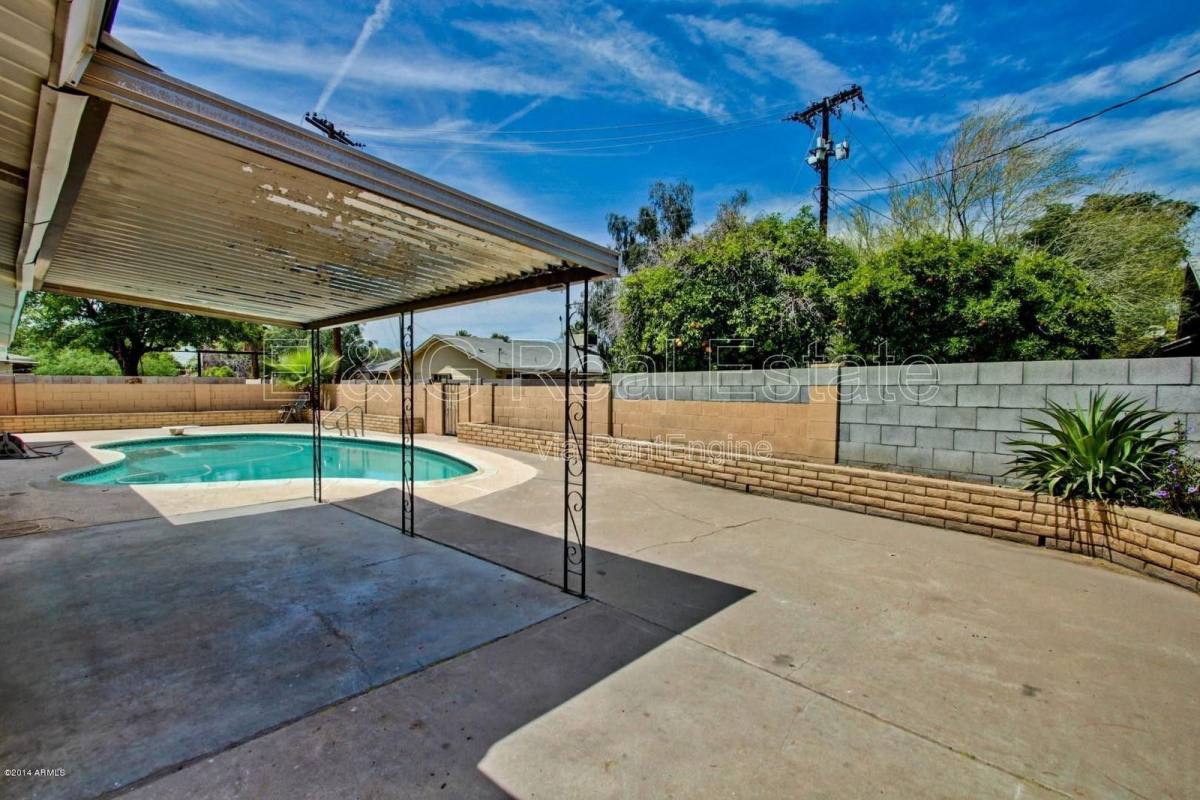 House for rent at 1030 E Manhatton Dr, Tempe, AZ 85282