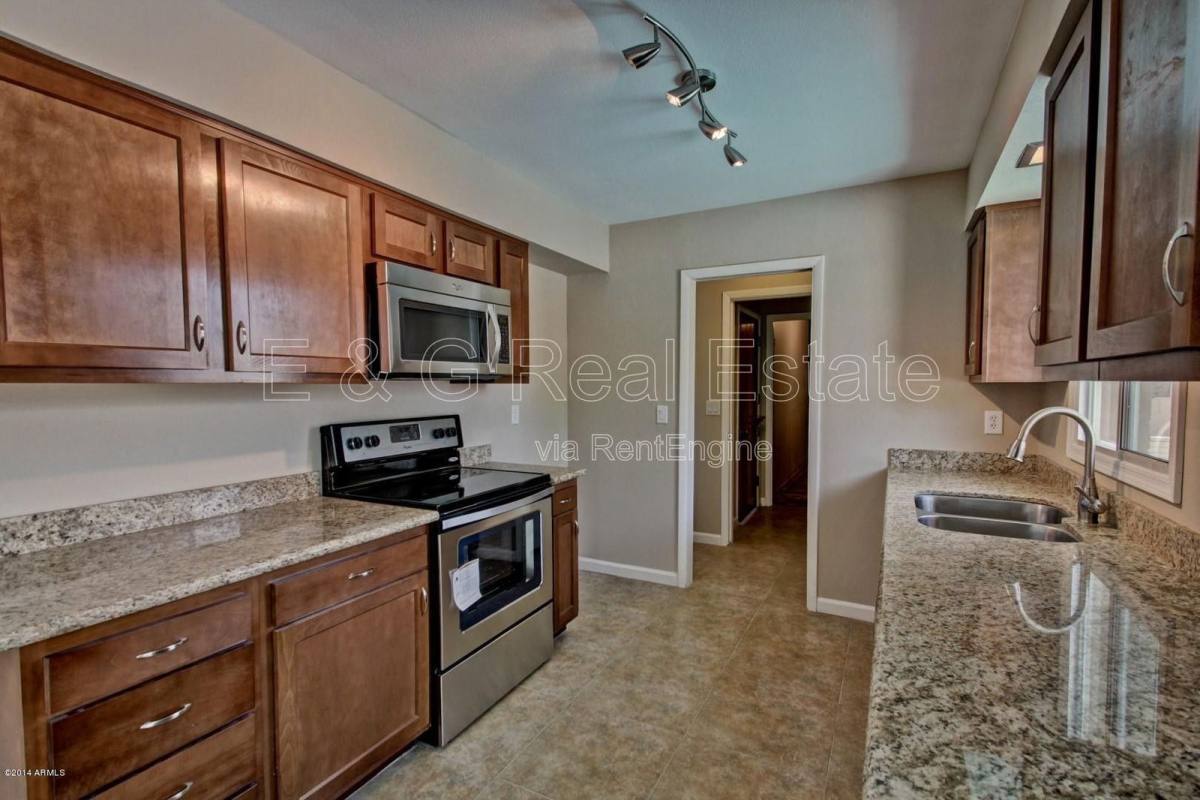 House for rent at 1030 E Manhatton Dr, Tempe, AZ 85282