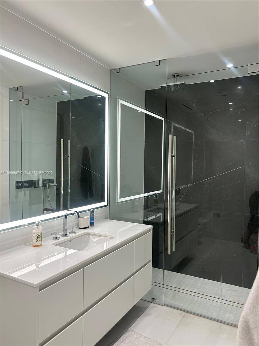 Condo for rent at 300 Biscayne Blvd Way #906, Miami, FL 33131