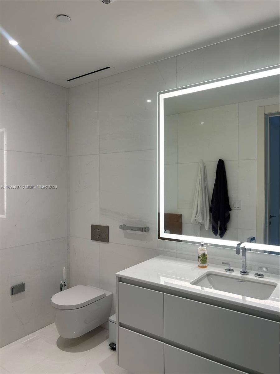 Condo for rent at 300 Biscayne Blvd Way #906, Miami, FL 33131