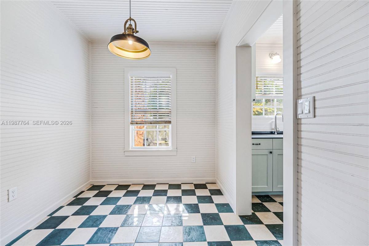 Apartment for rent at 3826 Oak Ave, Miami, FL 33133