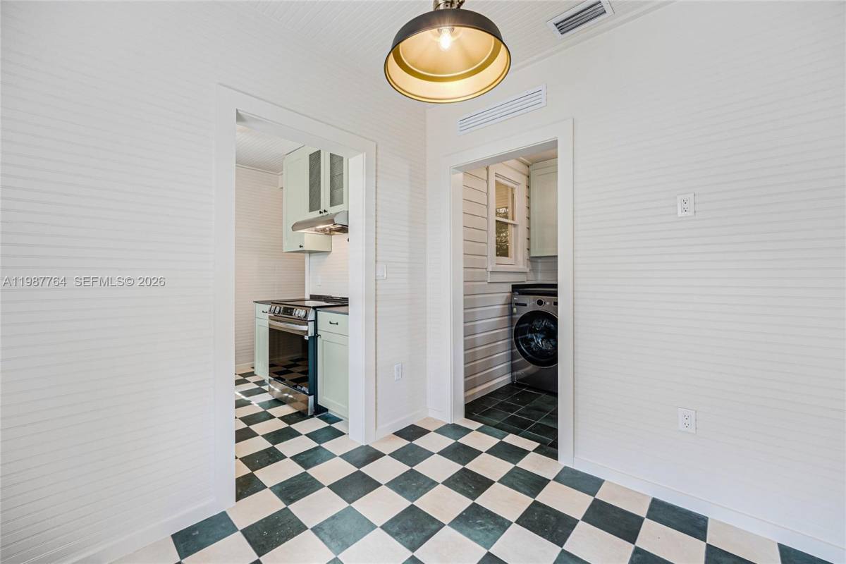Apartment for rent at 3826 Oak Ave, Miami, FL 33133