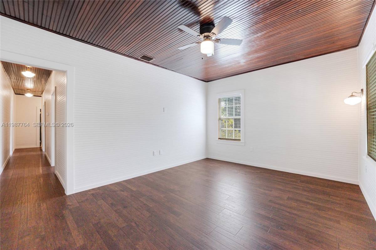 Apartment for rent at 3826 Oak Ave, Miami, FL 33133