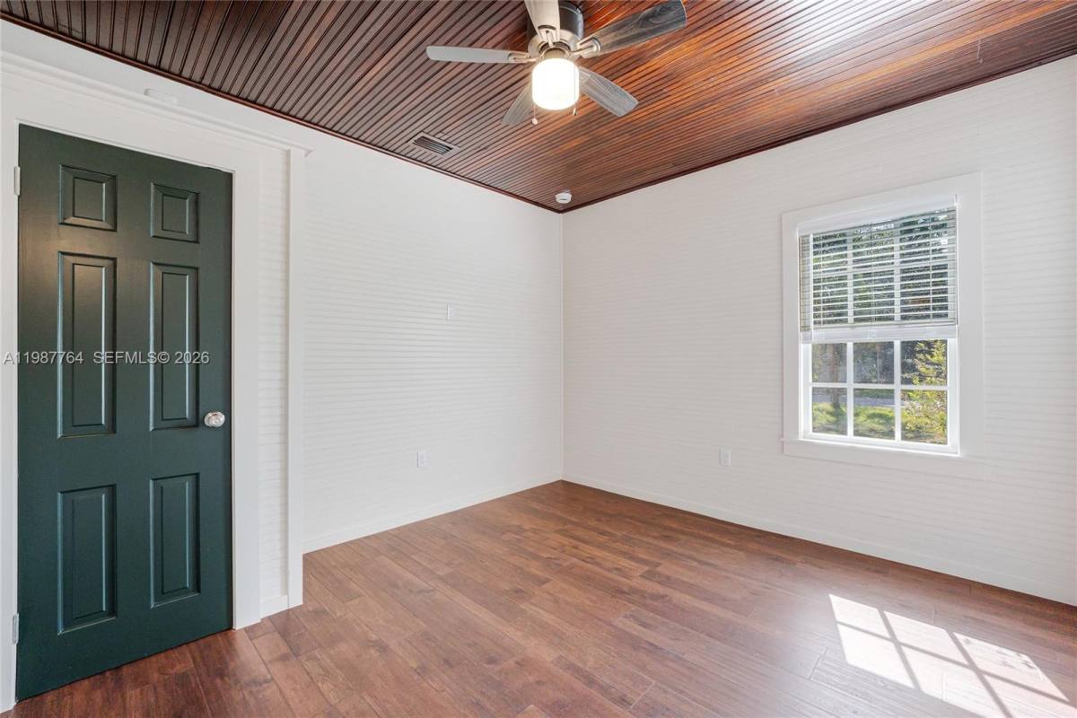 Apartment for rent at 3826 Oak Ave, Miami, FL 33133