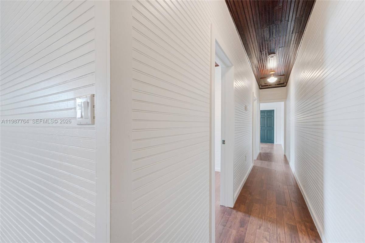 Apartment for rent at 3826 Oak Ave, Miami, FL 33133