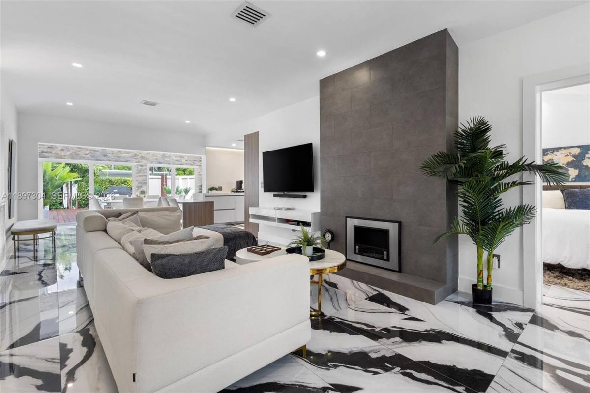 House for rent at 1544 Michigan Ave, Miami Beach, FL 33139
