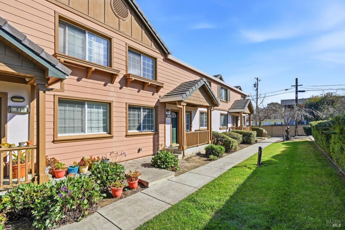 Condo for rent at 712 Daniels Ave #9, Vallejo, CA 94590
