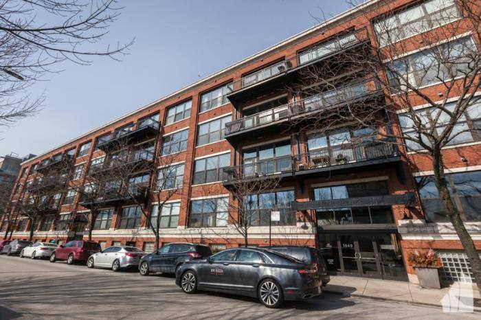 Apartment for rent at 1040 W Adams St #216, Chicago, IL 60607