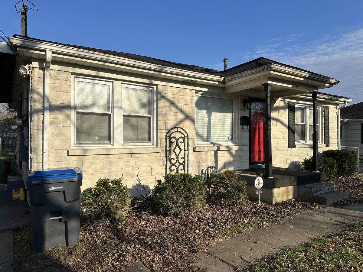 House for rent at 10308 La Plaza Dr, Louisville, KY 40272