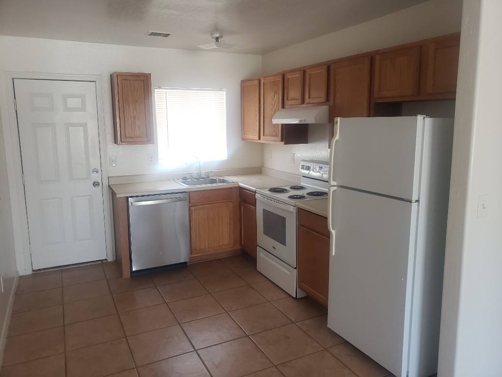 Townhouse for rent at 403 N Sunshine Blvd #C, Eloy, AZ 85131
