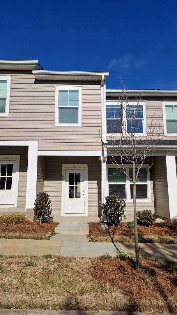 Townhouse for rent at 1207 Pine St, Mooresville, NC 28115