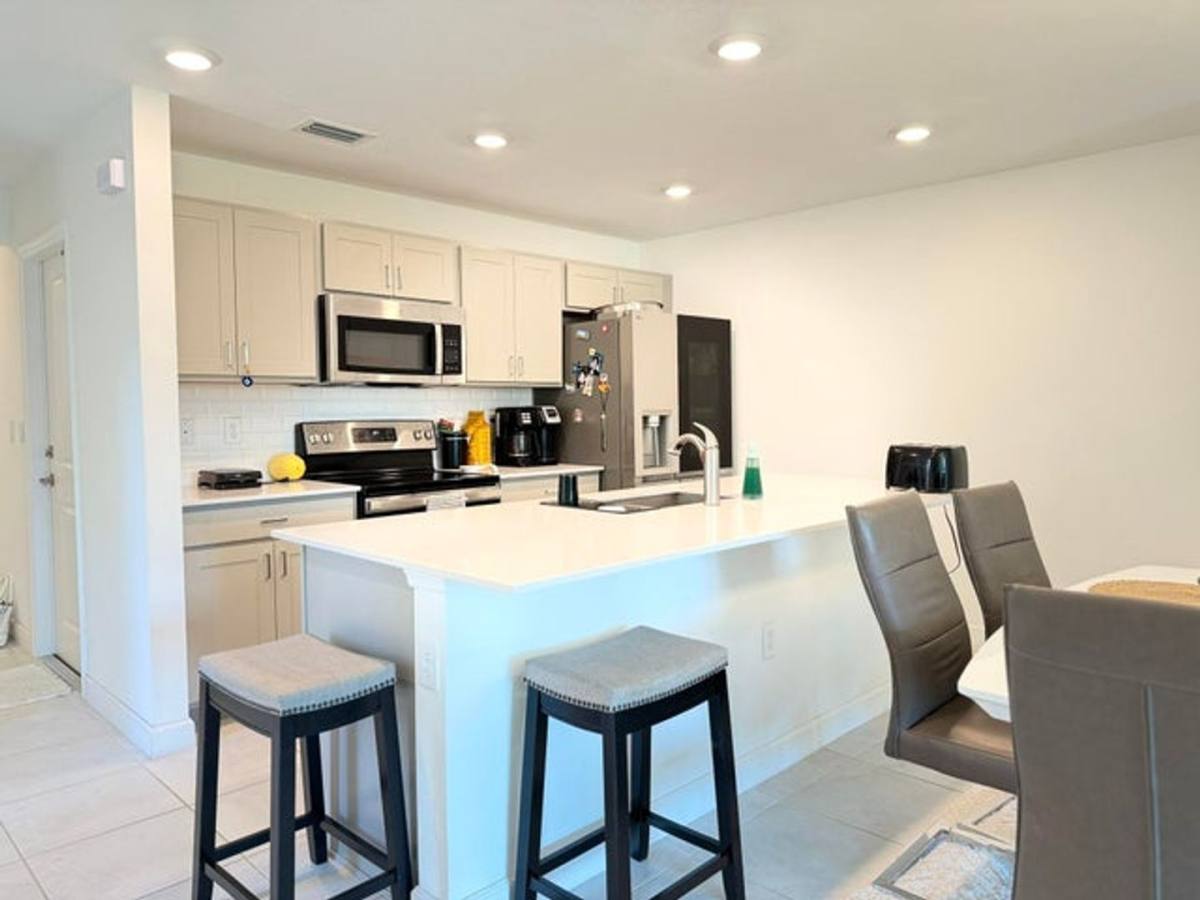 House for rent at 1880 Grantham Court, Wellington, FL 33414