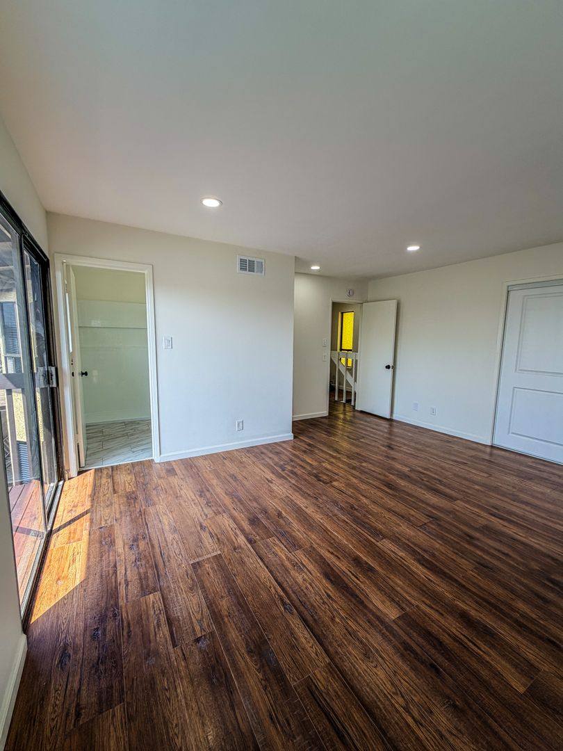 Apartment for rent at 801-803 N M St, Oxnard, CA 93030
