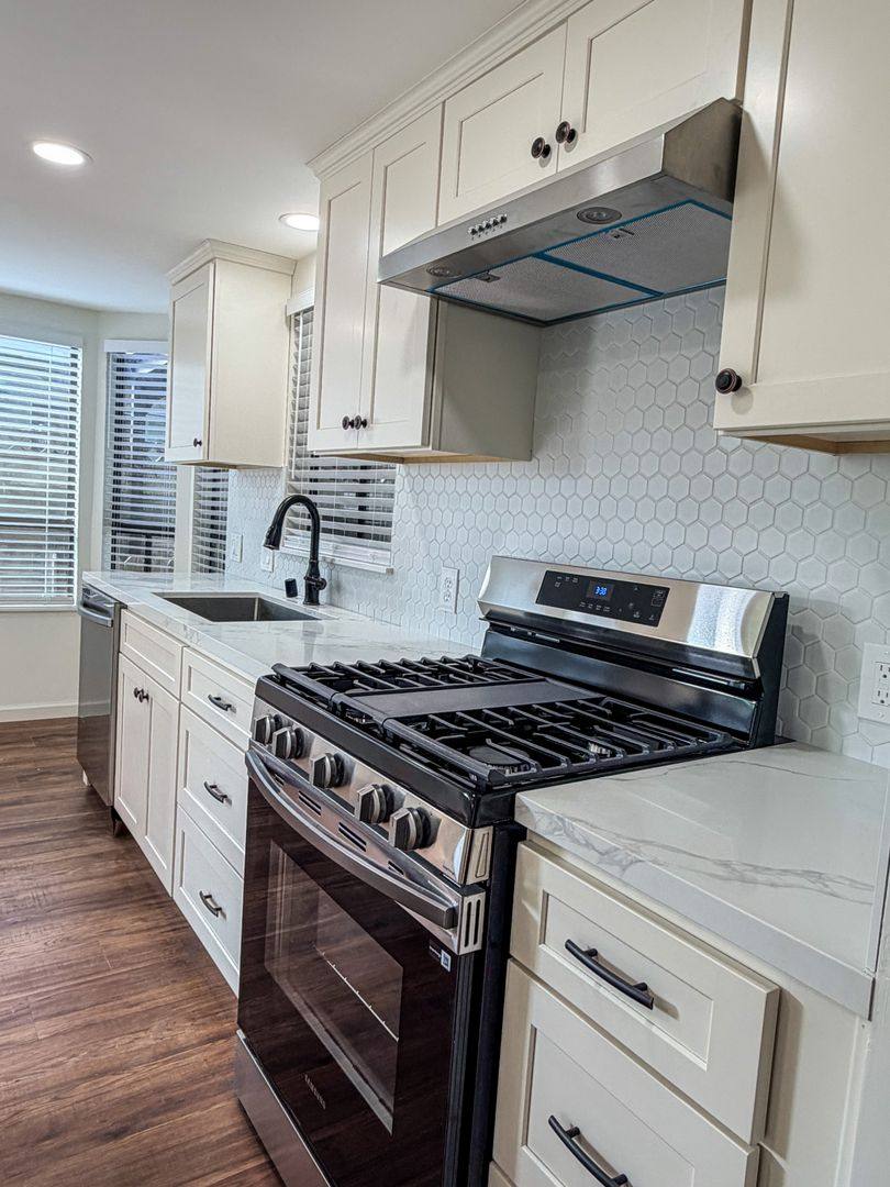 Apartment for rent at 801-803 N M St, Oxnard, CA 93030