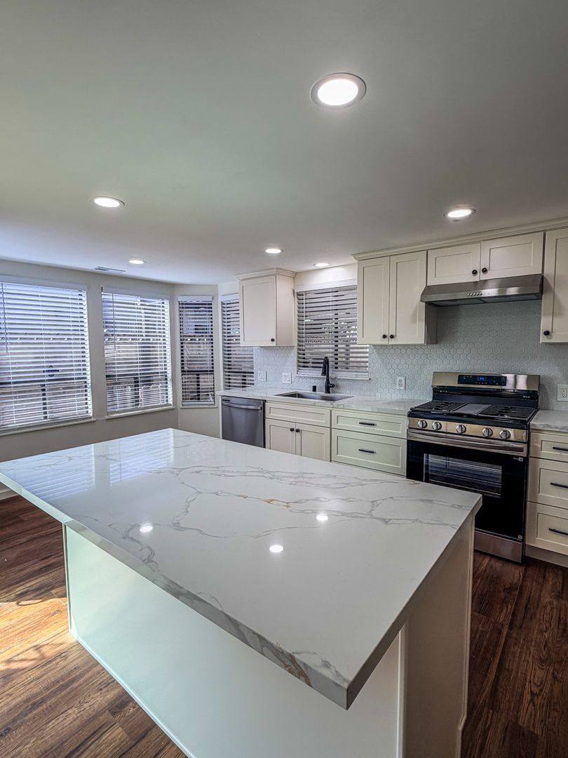 Apartment for rent at 801-803 N M St, Oxnard, CA 93030