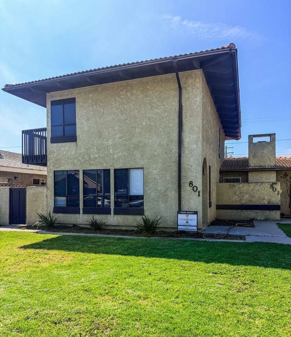 Apartment for rent at 801-803 N M St, Oxnard, CA 93030