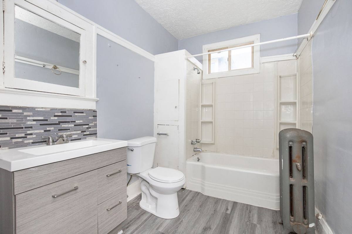 Apartment for rent at 2827 Avondale Ave, Cleveland, OH 44118