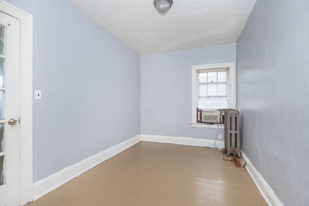 Apartment for rent at 2827 Avondale Ave, Cleveland, OH 44118