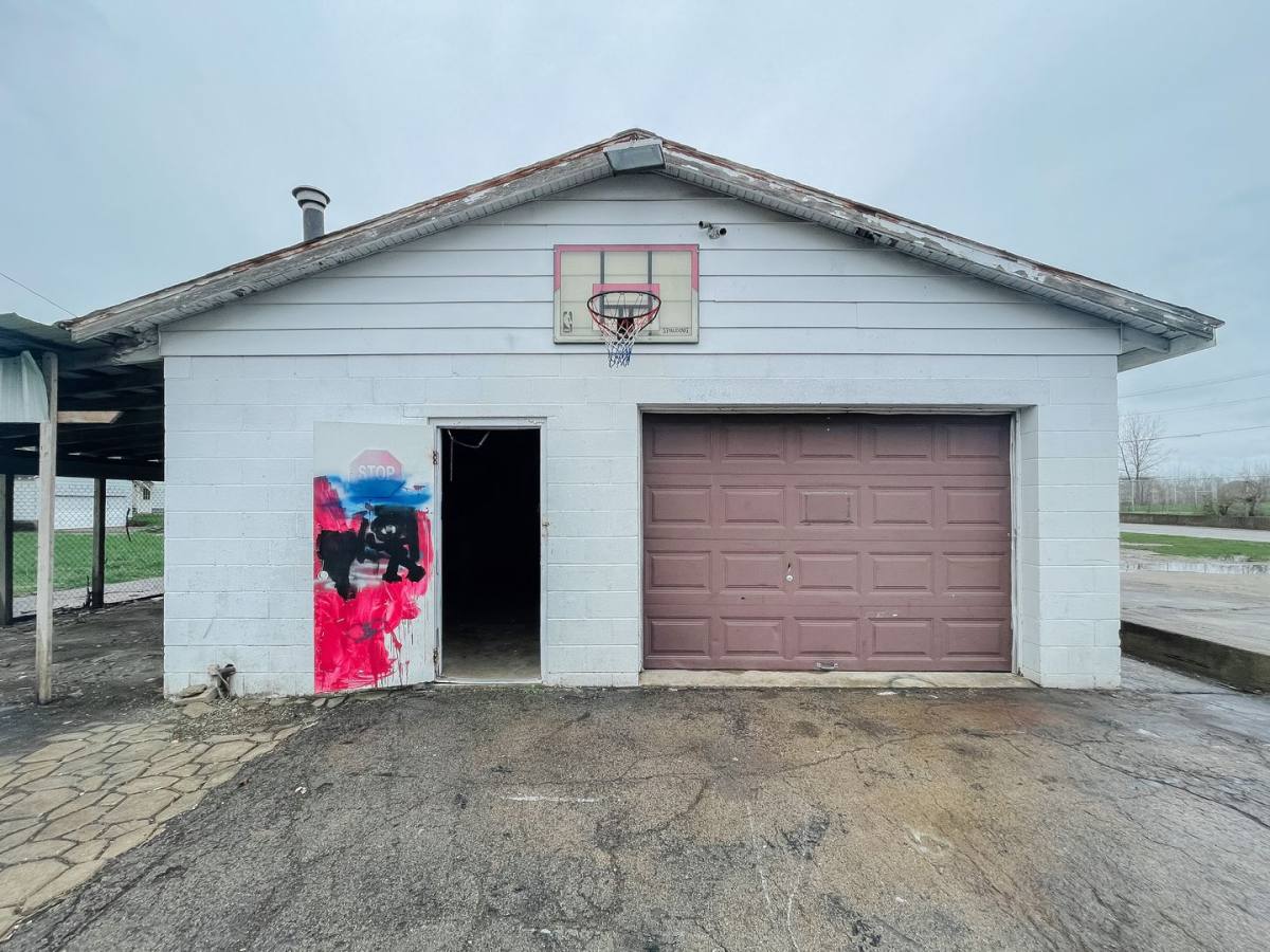 House for rent at 925 W Willard St, Muncie, IN 47302