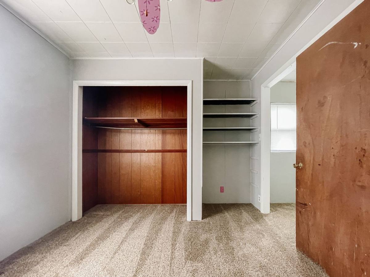 House for rent at 925 W Willard St, Muncie, IN 47302