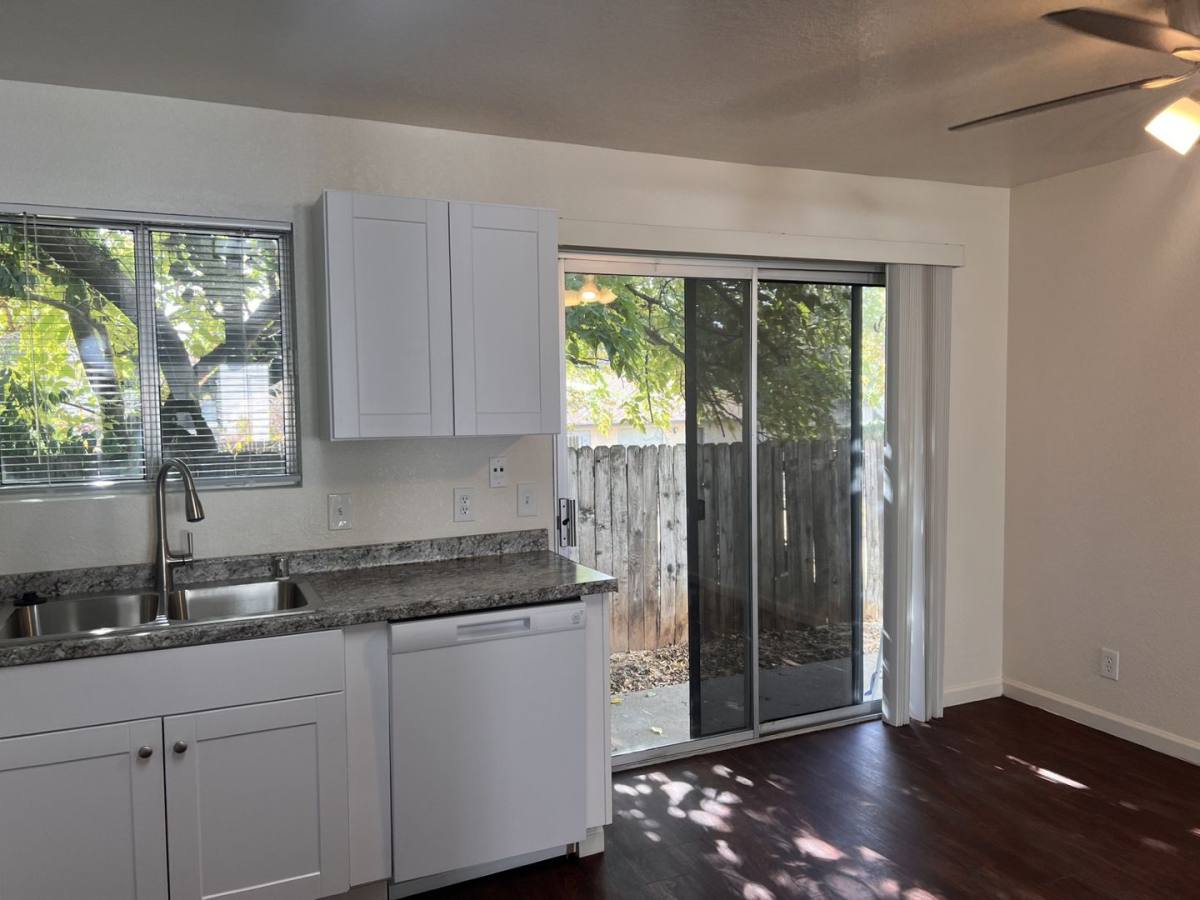 Apartment for rent at 1616 Willis St, Redding, CA 96001