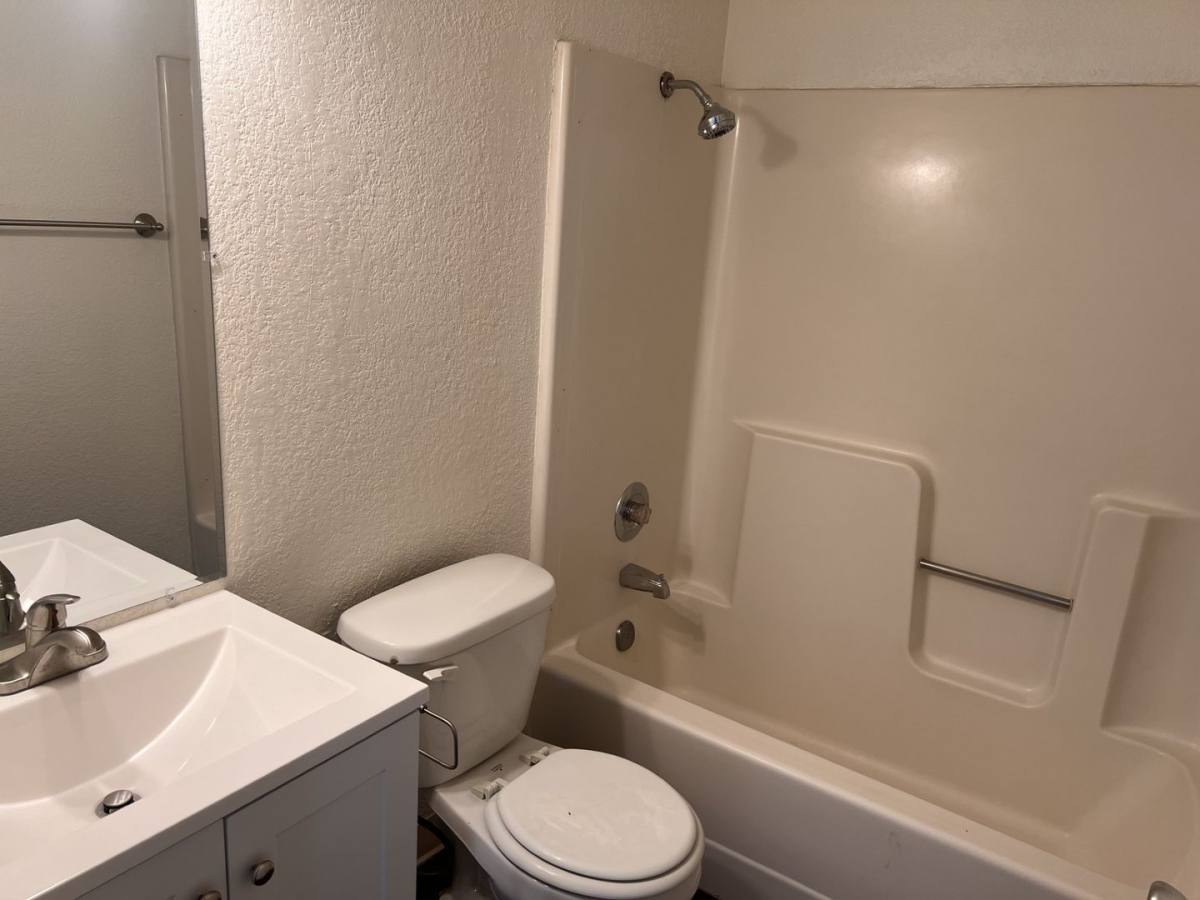 Apartment for rent at 1616 Willis St, Redding, CA 96001