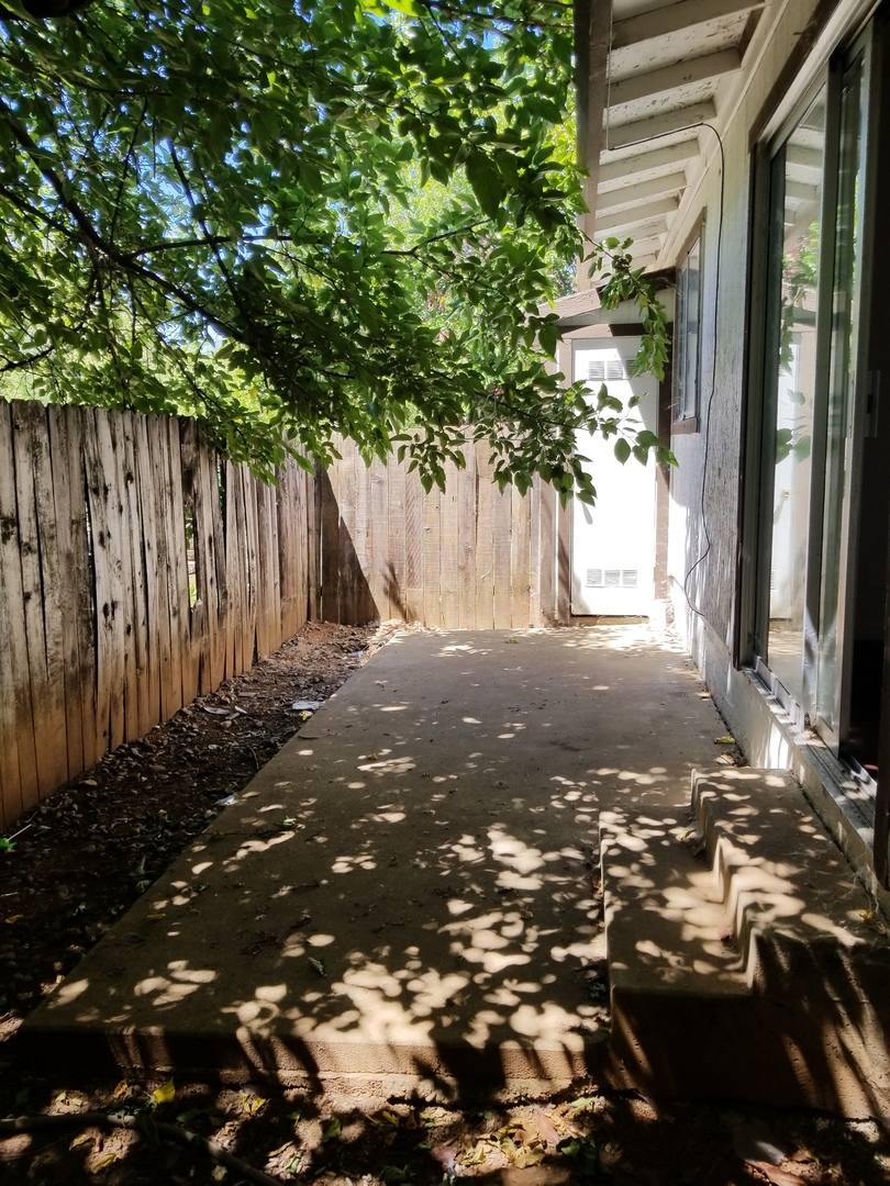 Apartment for rent at 1616 Willis St, Redding, CA 96001