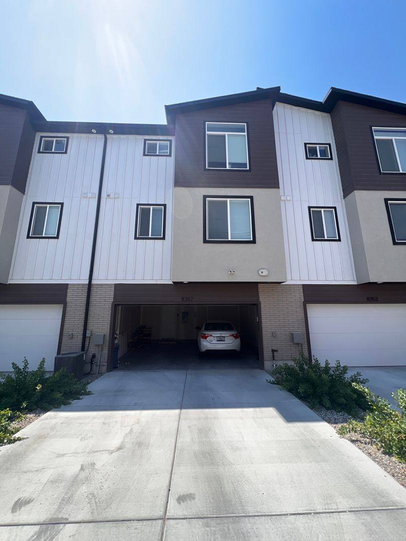 Townhouse for rent at 8357 S Durham St, Sandy, UT 84070