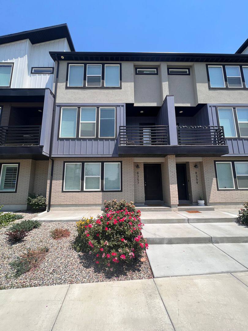 Townhouse for rent at 8357 S Durham St, Sandy, UT 84070