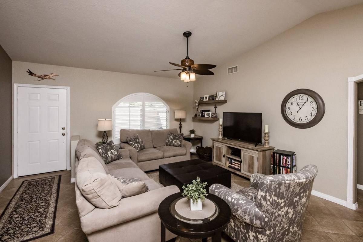 House for rent at 2271 Rainbow Ave N, Lake Havasu City, AZ 86403