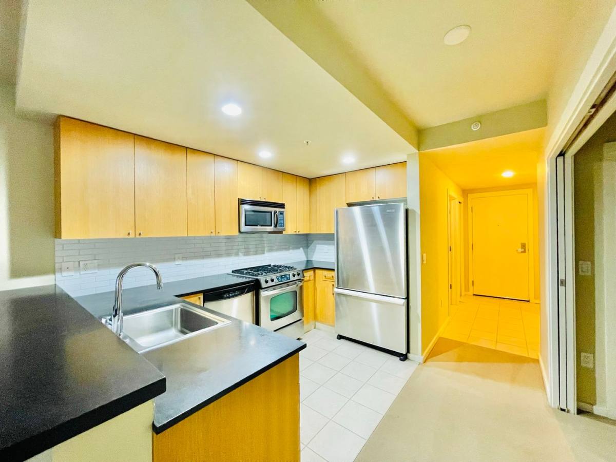 Condo for rent at 76 Cedar St #707, Seattle, WA 98121