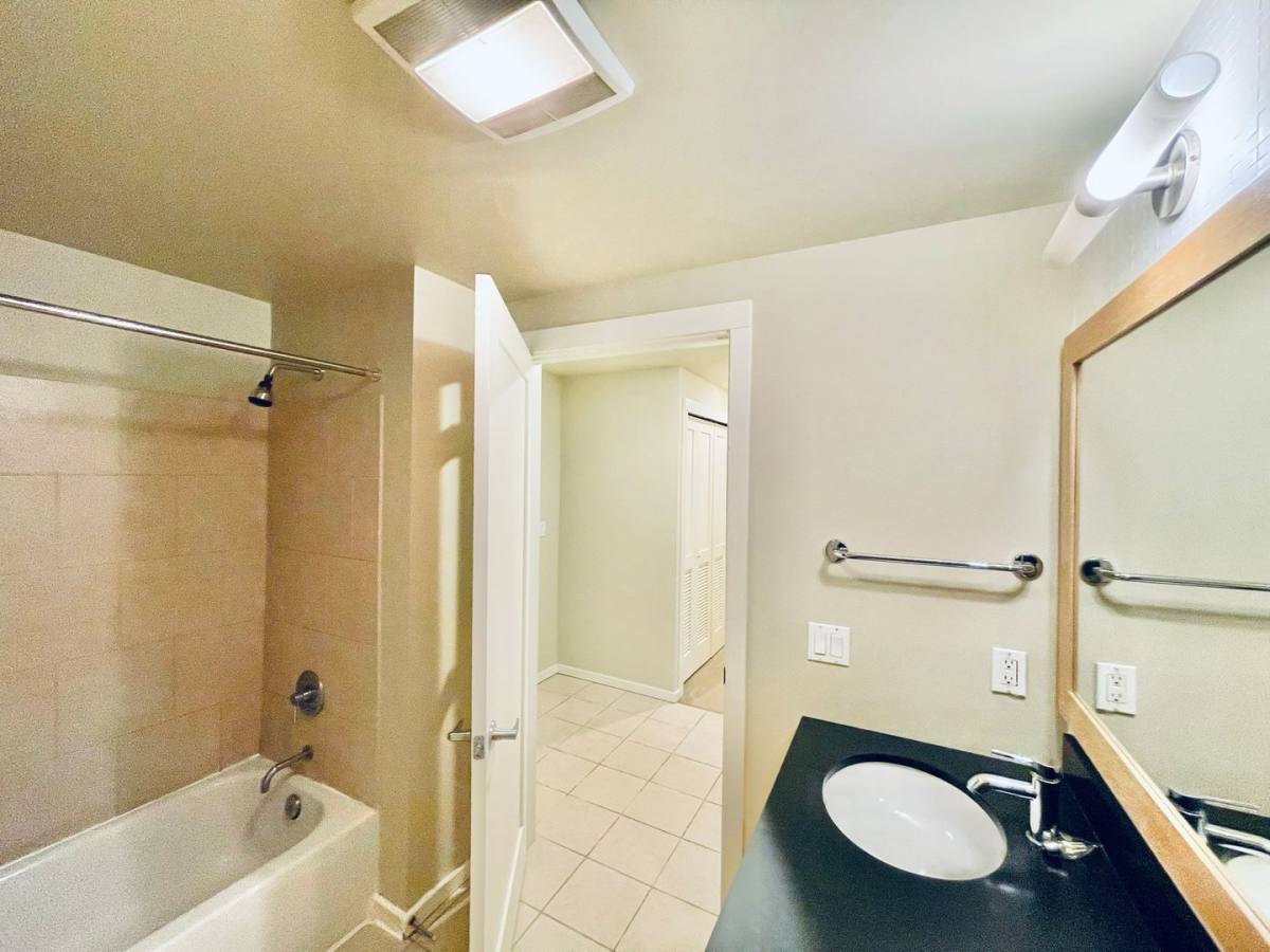 Condo for rent at 76 Cedar St #707, Seattle, WA 98121