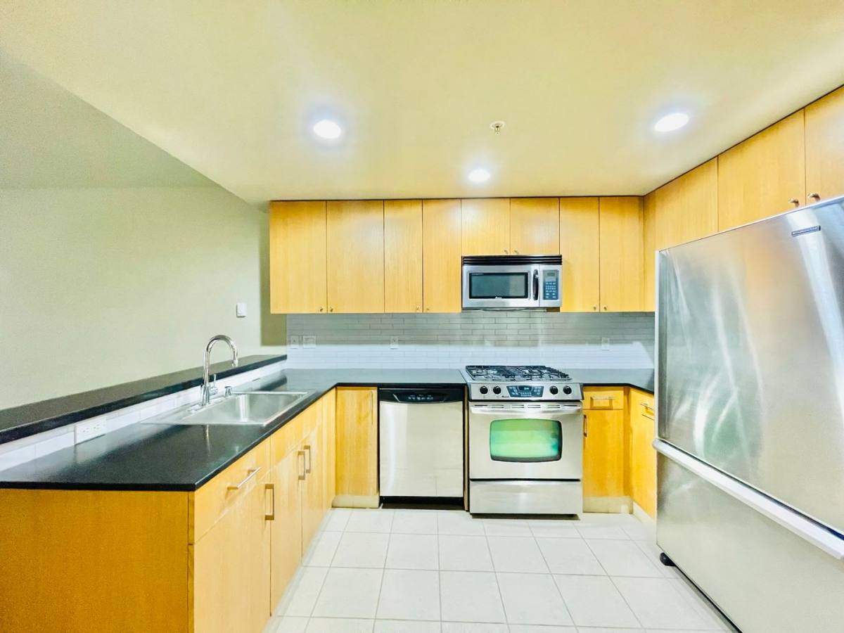 Condo for rent at 76 Cedar St #707, Seattle, WA 98121