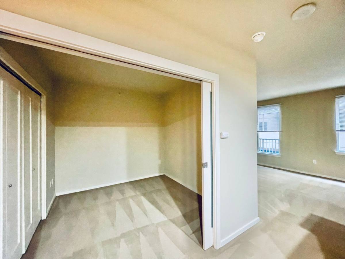 Condo for rent at 76 Cedar St #707, Seattle, WA 98121