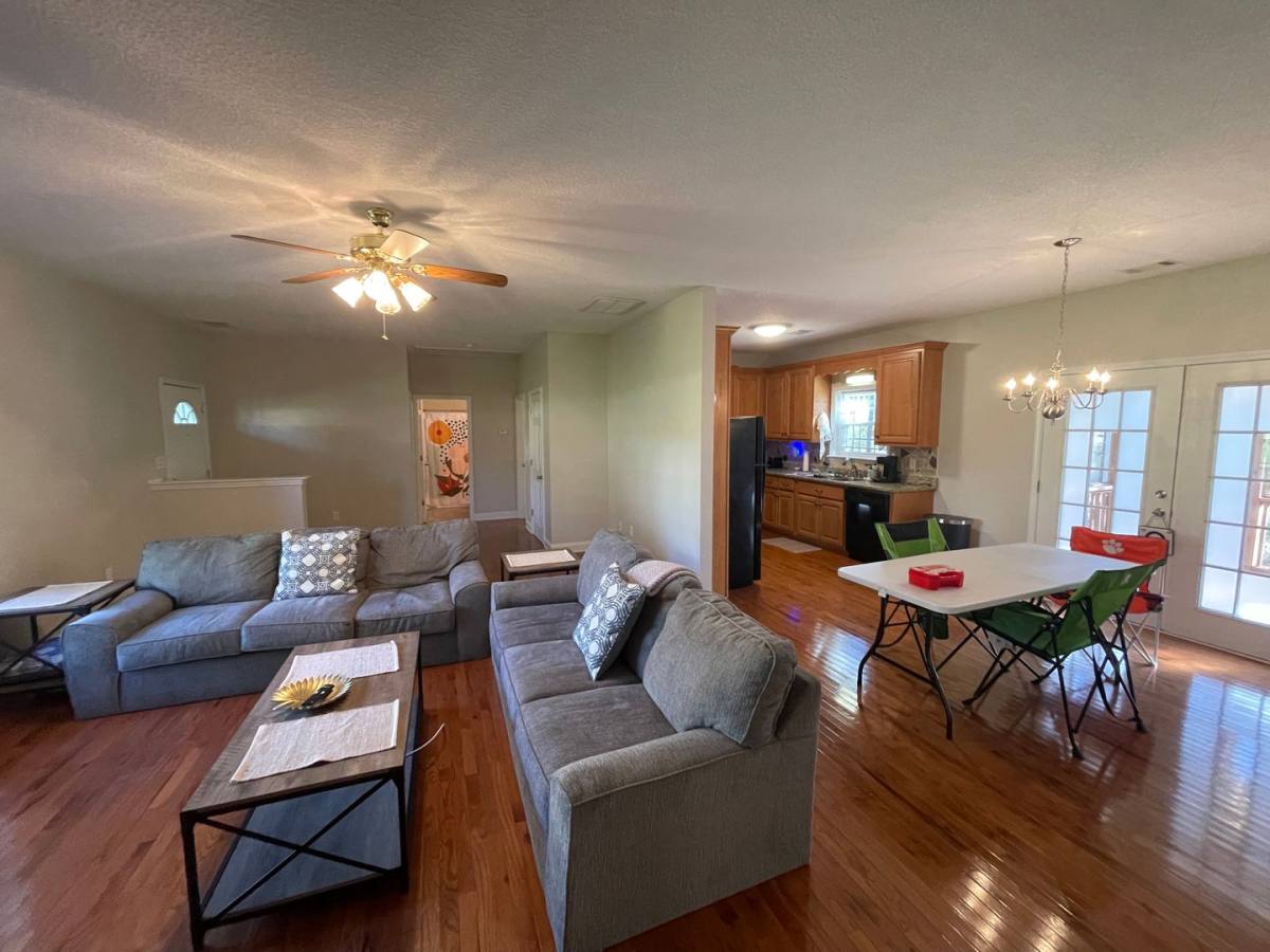 House for rent at 131 Eric Dr, Seneca, SC 29678