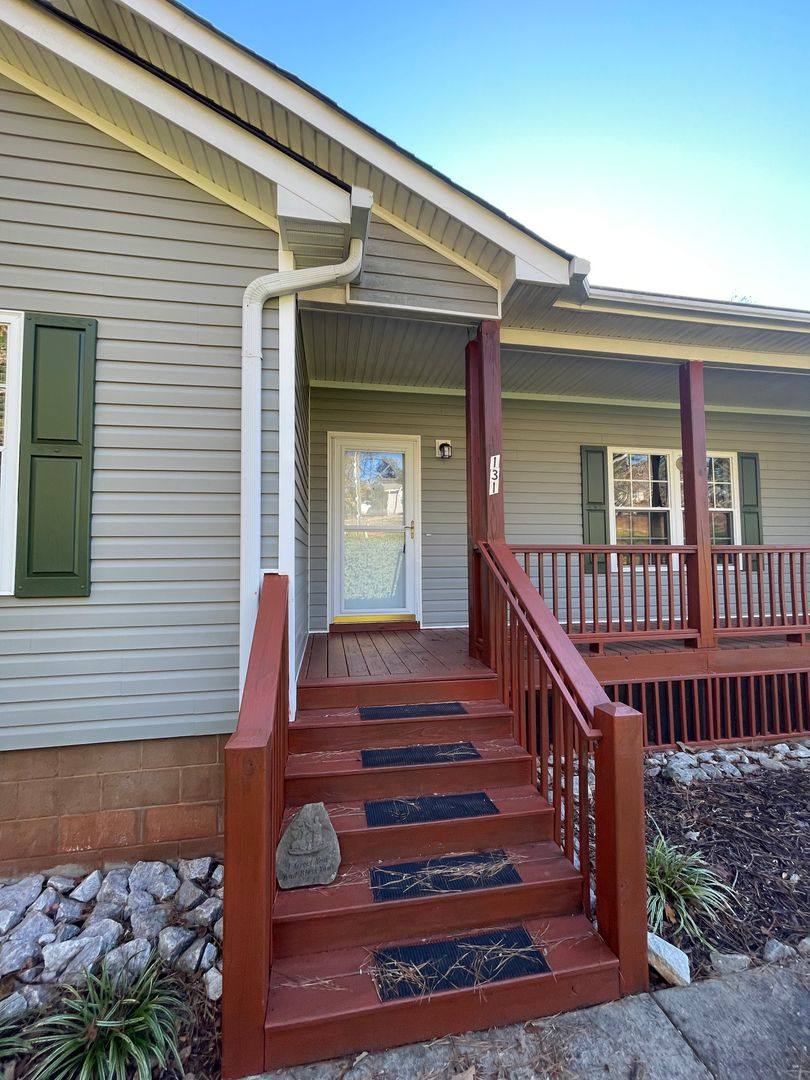 House for rent at 131 Eric Dr, Seneca, SC 29678