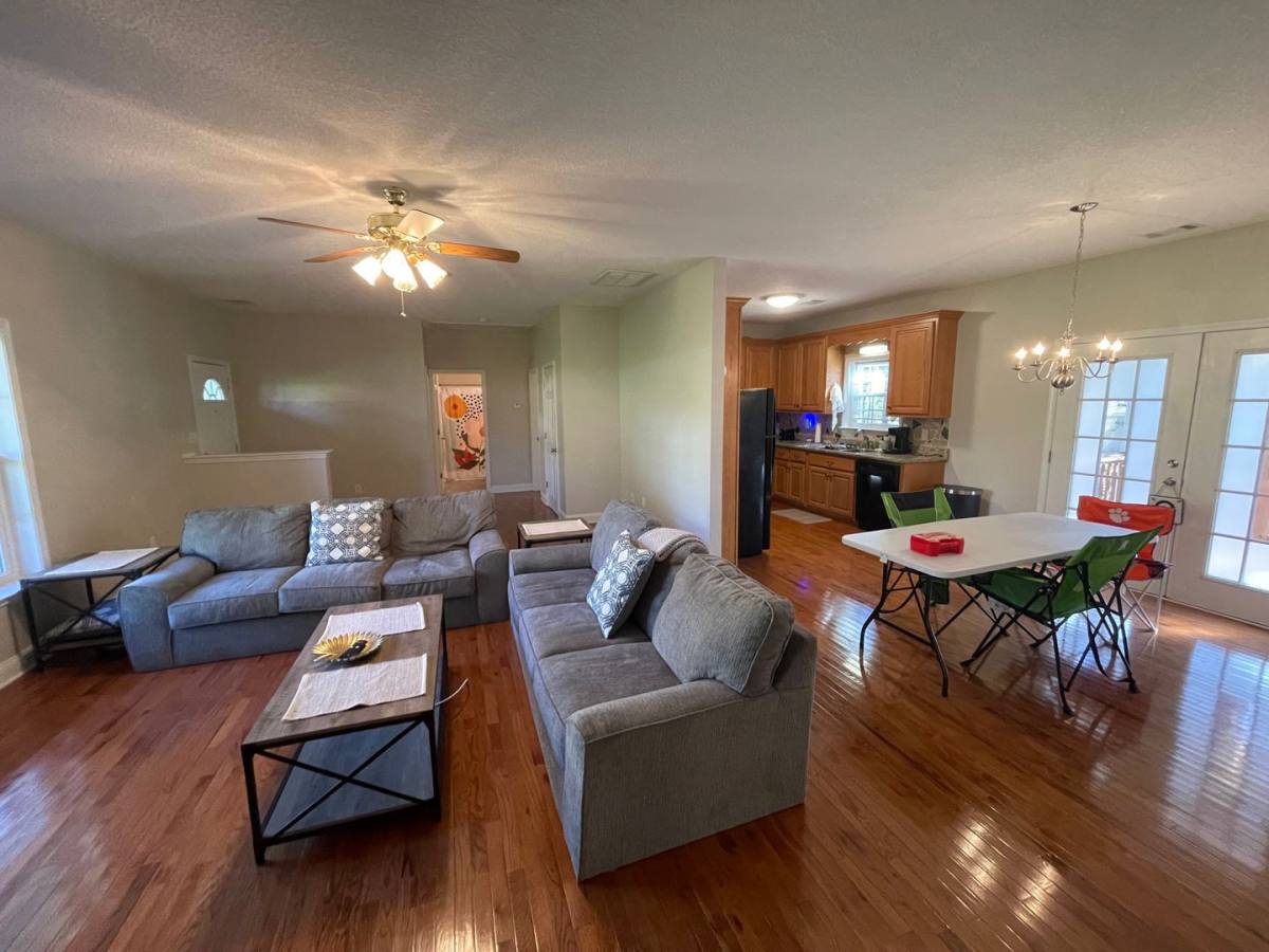 House for rent at 131 Eric Dr, Seneca, SC 29678