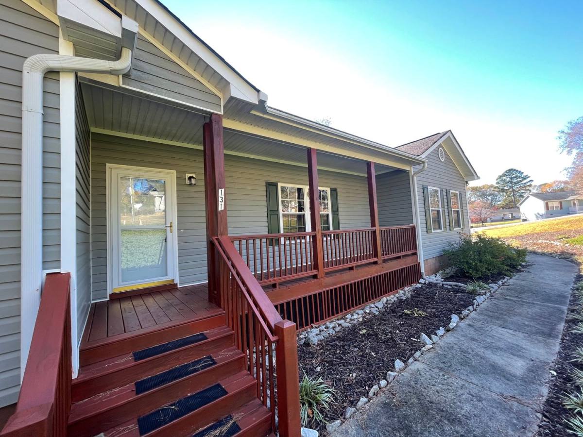 House for rent at 131 Eric Dr, Seneca, SC 29678