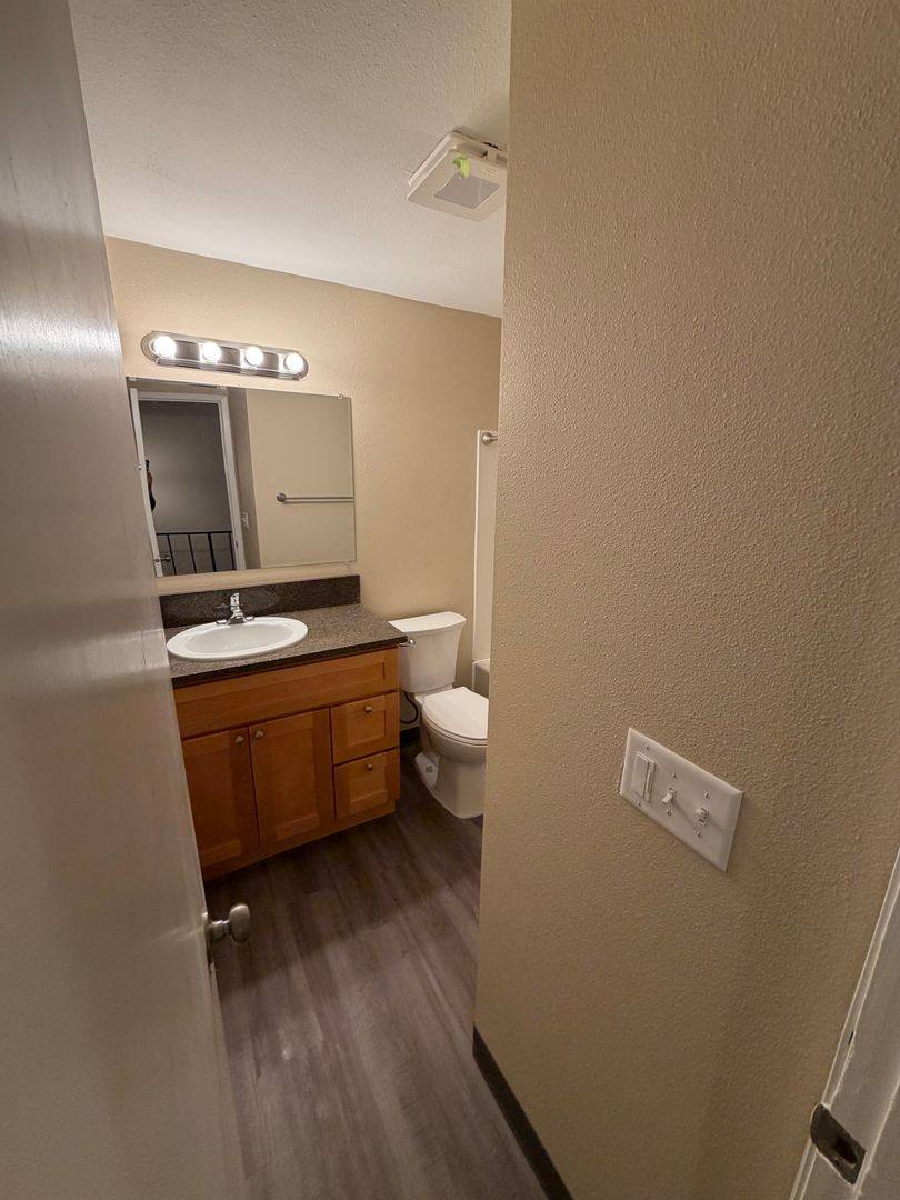 Apartment for rent at 4890 & 4894 Sunnyside Rd SE, Salem, OR 97302