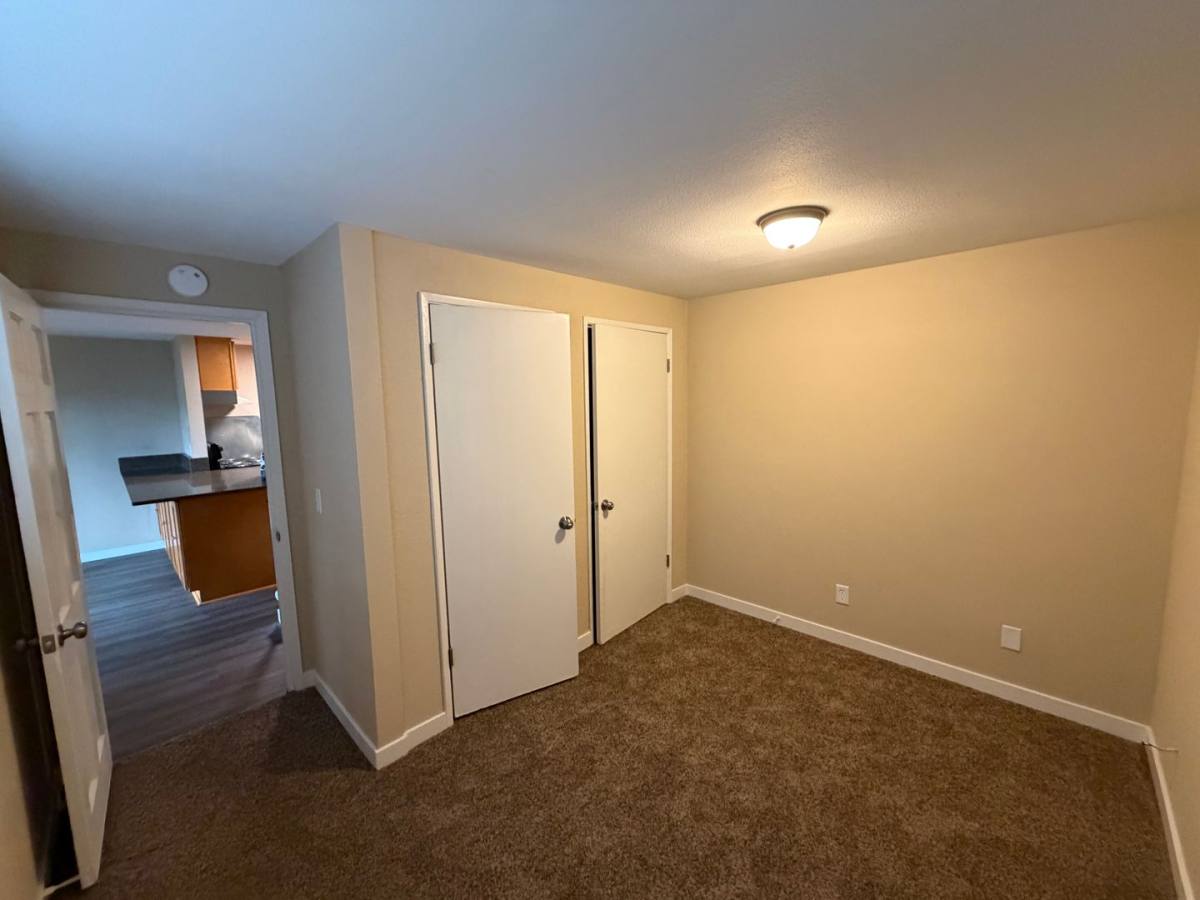 Apartment for rent at 4890 & 4894 Sunnyside Rd SE, Salem, OR 97302