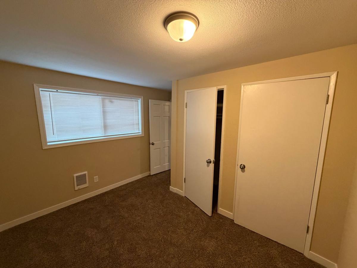 Apartment for rent at 4890 & 4894 Sunnyside Rd SE, Salem, OR 97302